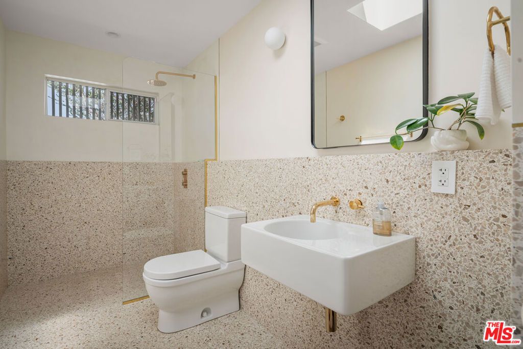 Image 28 of property listing at 1227 Tellem Drive, Pacific Palisades, CA 90272