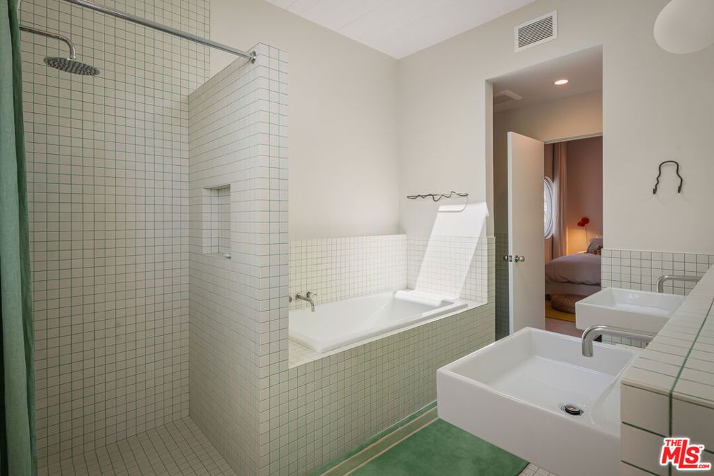 Image 31 of property listing at 1227 Tellem Drive, Pacific Palisades, CA 90272