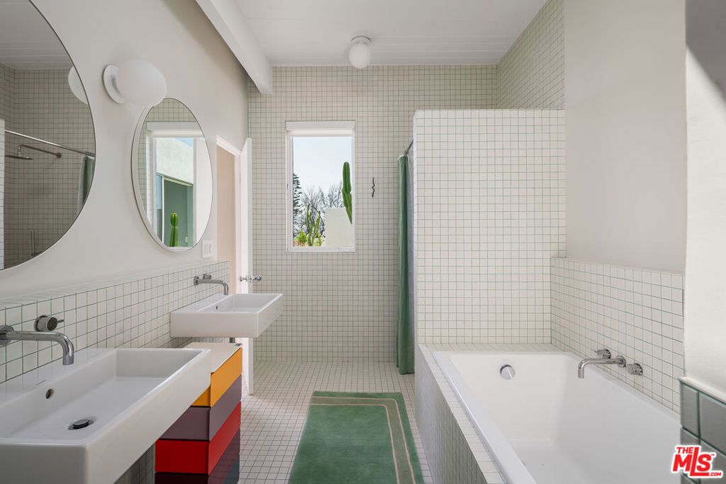 Image 32 of property listing at 1227 Tellem Drive, Pacific Palisades, CA 90272