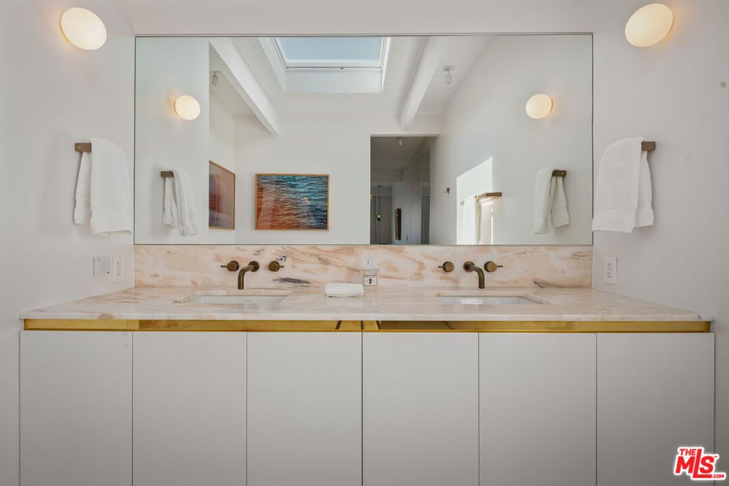 Image 39 of property listing at 1227 Tellem Drive, Pacific Palisades, CA 90272