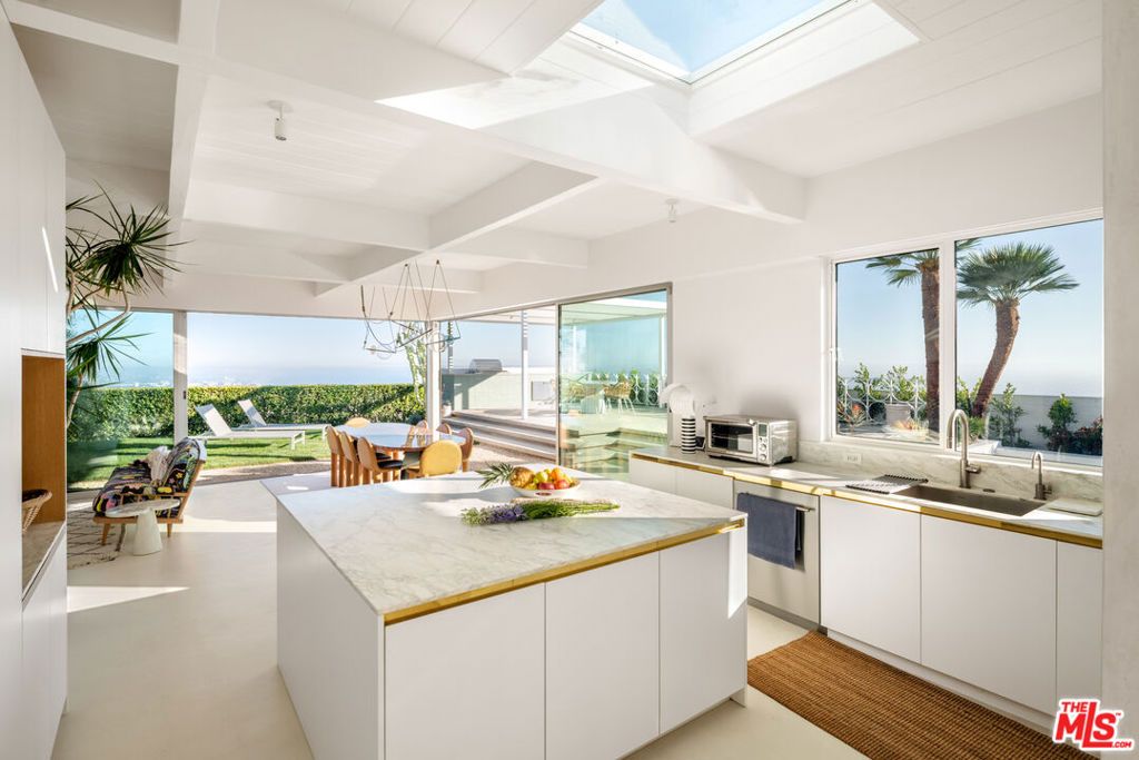 Image 40 of property listing at 1227 Tellem Drive, Pacific Palisades, CA 90272