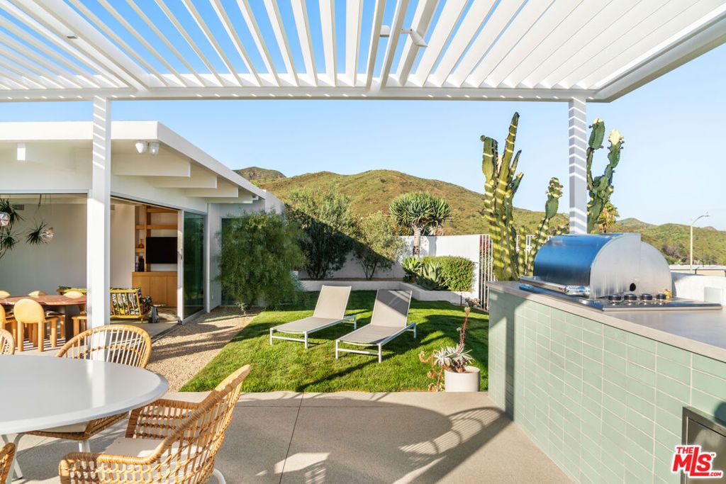 Image 45 of property listing at 1227 Tellem Drive, Pacific Palisades, CA 90272