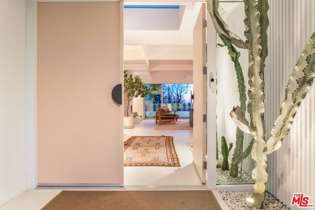 Image 48 of property listing at 1227 Tellem Drive, Pacific Palisades, CA 90272