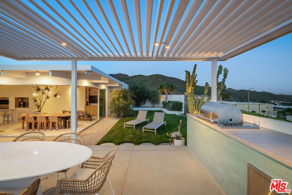 Image 53 of property listing at 1227 Tellem Drive, Pacific Palisades, CA 90272