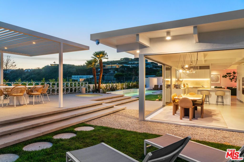 Image 55 of property listing at 1227 Tellem Drive, Pacific Palisades, CA 90272