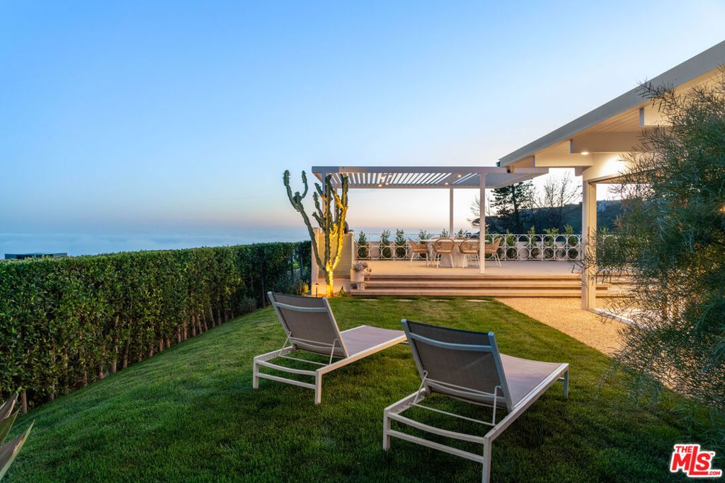 Image 56 of property listing at 1227 Tellem Drive, Pacific Palisades, CA 90272