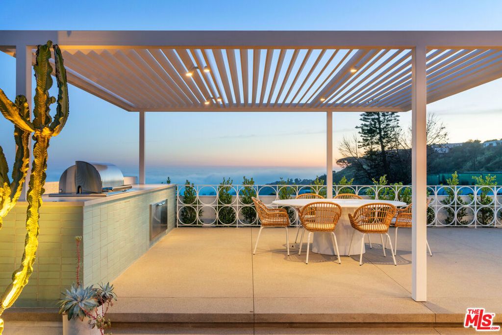 Image 57 of property listing at 1227 Tellem Drive, Pacific Palisades, CA 90272