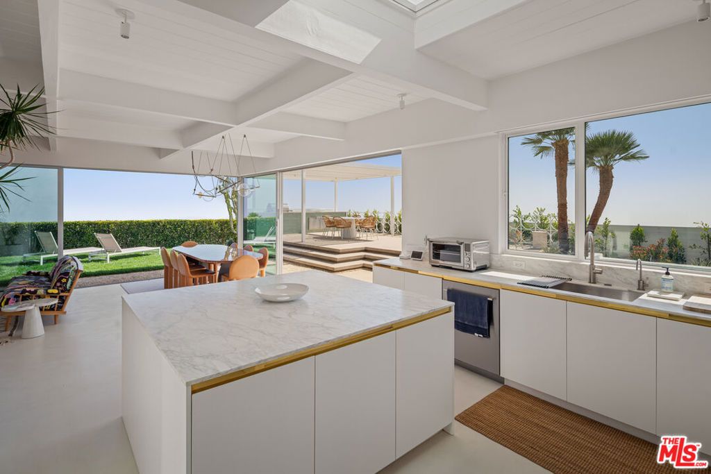 Image 8 of property listing at 1227 Tellem Drive, Pacific Palisades, CA 90272