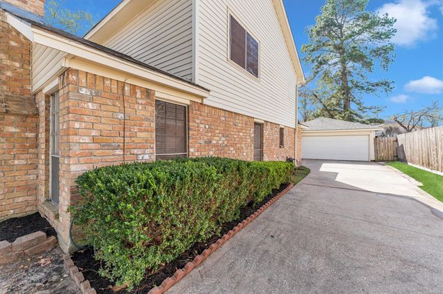 19535 Enchanted Oaks Drive, Spring, TX 77388