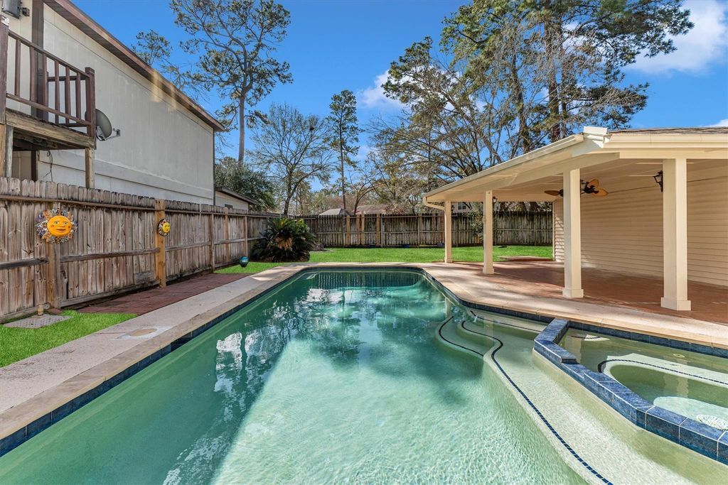 19535 Enchanted Oaks Drive, Spring, TX 77388