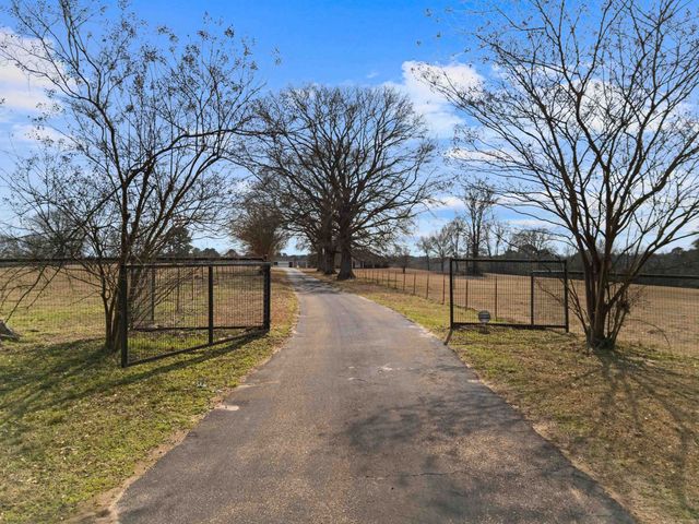 536 E Prospect Rd, Jefferson, TX 75657