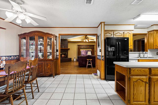 536 E Prospect Rd, Jefferson, TX 75657