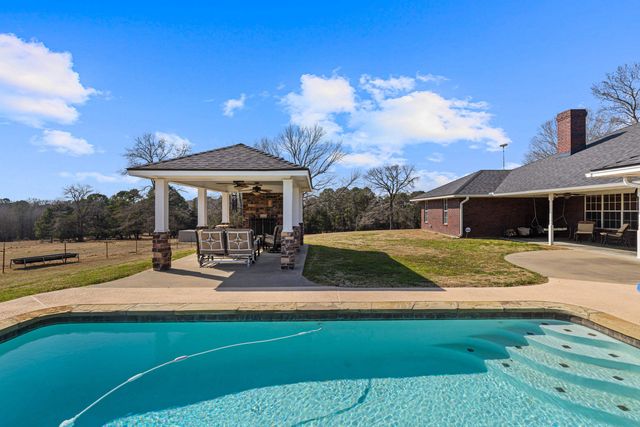 536 E Prospect Rd, Jefferson, TX 75657