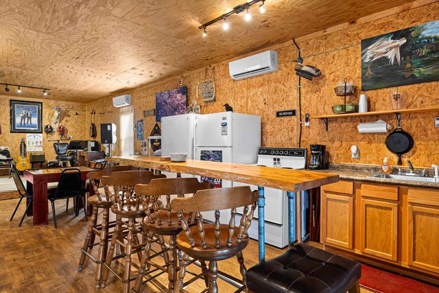 536 E Prospect Rd, Jefferson, TX 75657