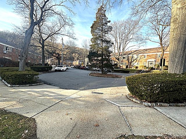 70 Lawrence Court B, White Plains, NY 10603