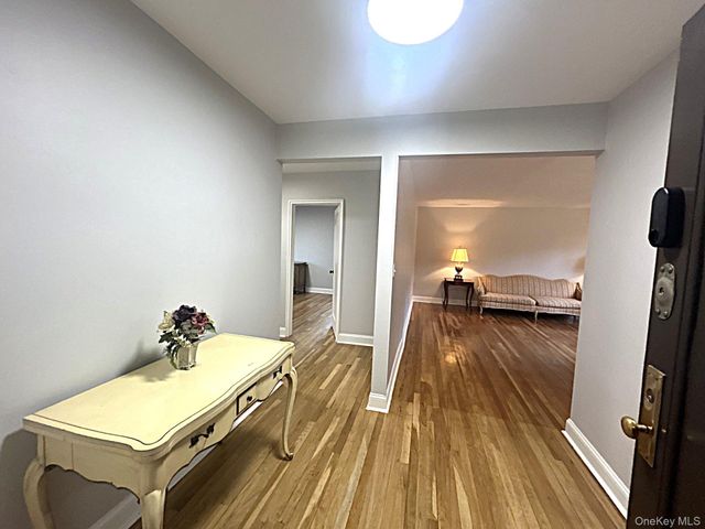 70 Lawrence Court B, White Plains, NY 10603