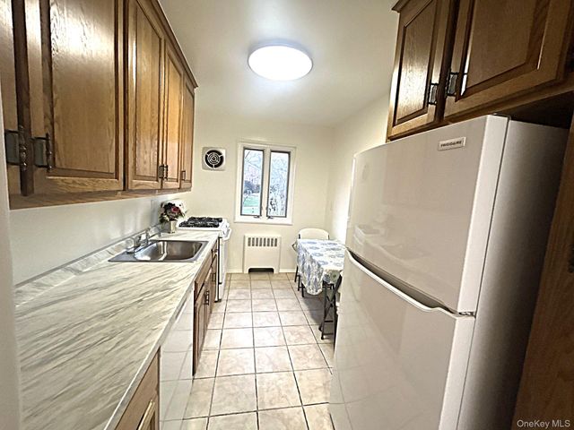 70 Lawrence Court B, White Plains, NY 10603