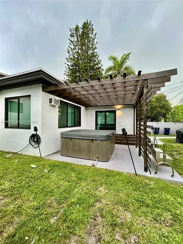 2631 S Roosevelt St, Hollywood, FL 33020