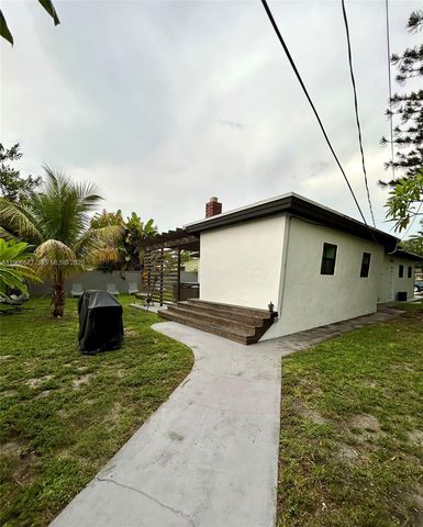 2631 S Roosevelt St, Hollywood, FL 33020