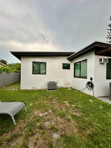 2631 S Roosevelt St, Hollywood, FL 33020