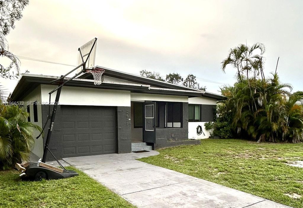 2631 S Roosevelt St, Hollywood, FL 33020