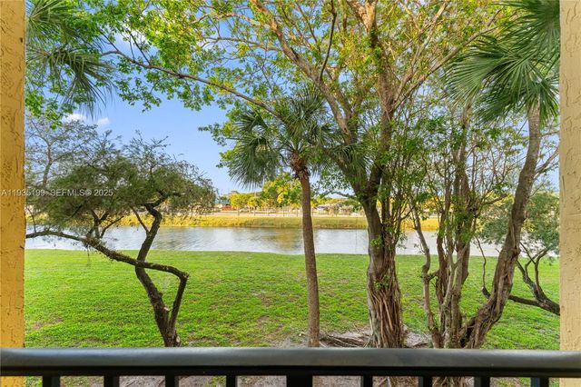 3021 N Oakland Forest Dr 208, Oakland Park, FL 33309