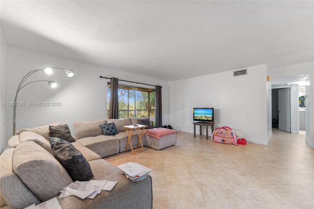 3021 N Oakland Forest Dr 208, Oakland Park, FL 33309