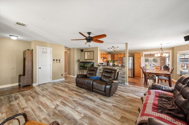 7811 E Fm 917, Alvarado, TX 76009