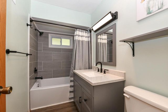 955 Garvens AVENUE, Brookfield, WI 53005