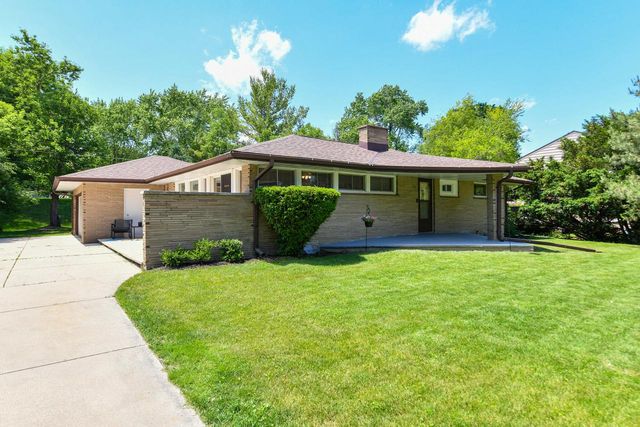 955 Garvens AVENUE, Brookfield, WI 53005