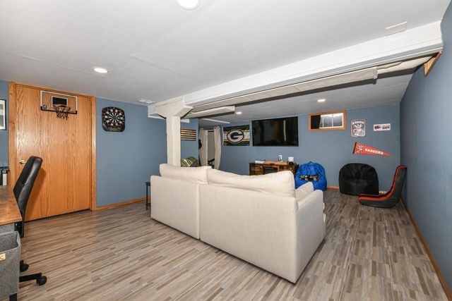 955 Garvens AVENUE, Brookfield, WI 53005