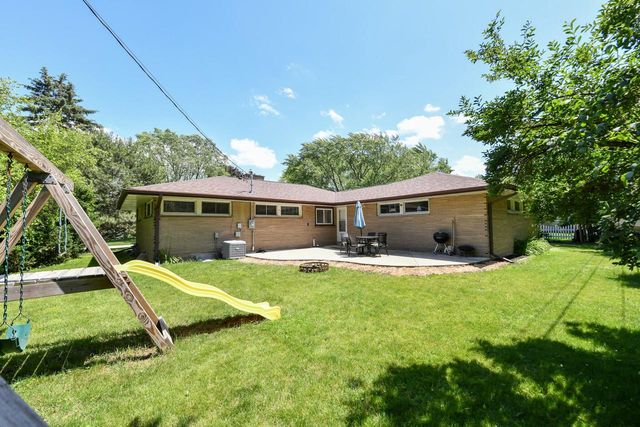 955 Garvens AVENUE, Brookfield, WI 53005