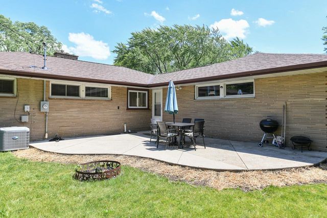955 Garvens AVENUE, Brookfield, WI 53005