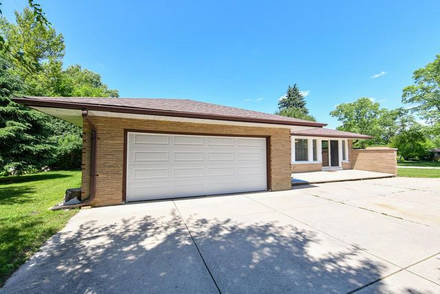 955 Garvens AVENUE, Brookfield, WI 53005