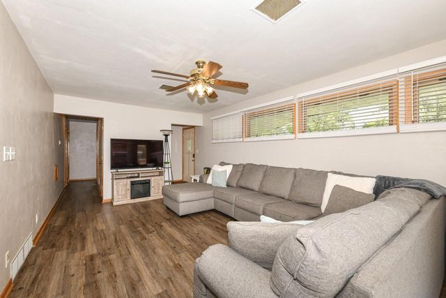 955 Garvens AVENUE, Brookfield, WI 53005