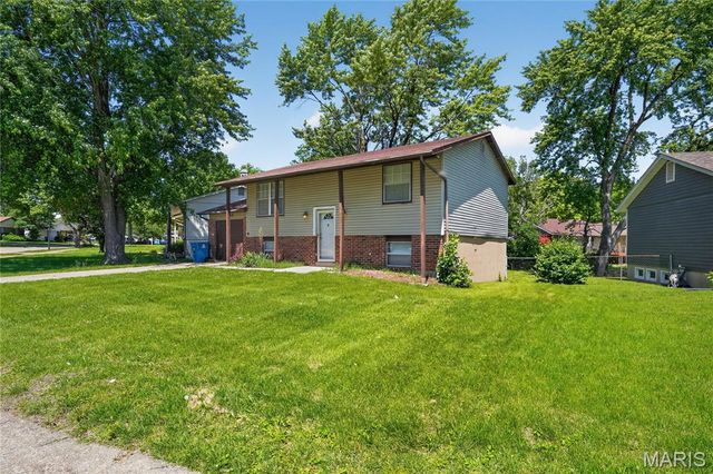 1315 Red River Drive, St Louis, MO 63138