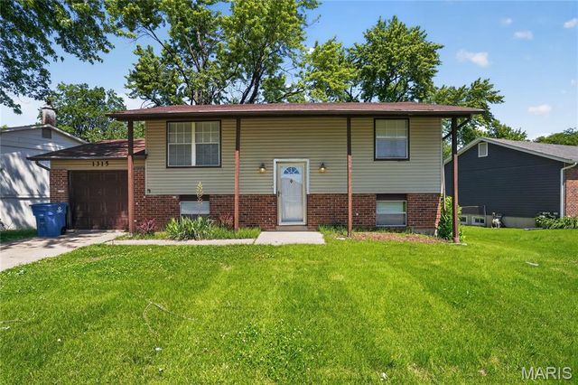 1315 Red River Drive, St Louis, MO 63138