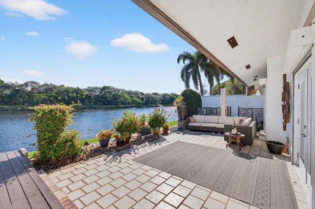 23145 Via Stel, Boca Raton, FL 33433