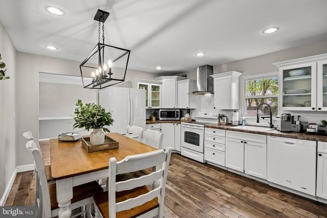 1049 ESTATES BLVD, Hamilton, NJ 08690