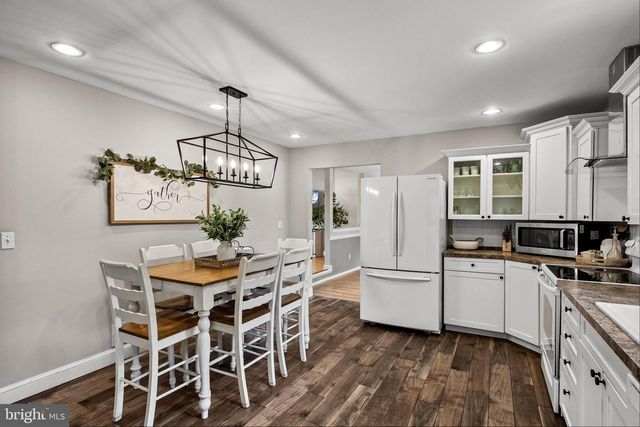 1049 ESTATES BLVD, Hamilton, NJ 08690