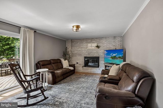 1049 ESTATES BLVD, Hamilton, NJ 08690