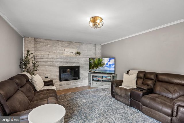 1049 ESTATES BLVD, Hamilton, NJ 08690