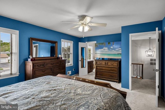 1049 ESTATES BLVD, Hamilton, NJ 08690
