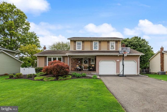 1049 ESTATES BLVD, Hamilton, NJ 08690