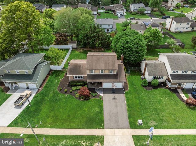 1049 ESTATES BLVD, Hamilton, NJ 08690