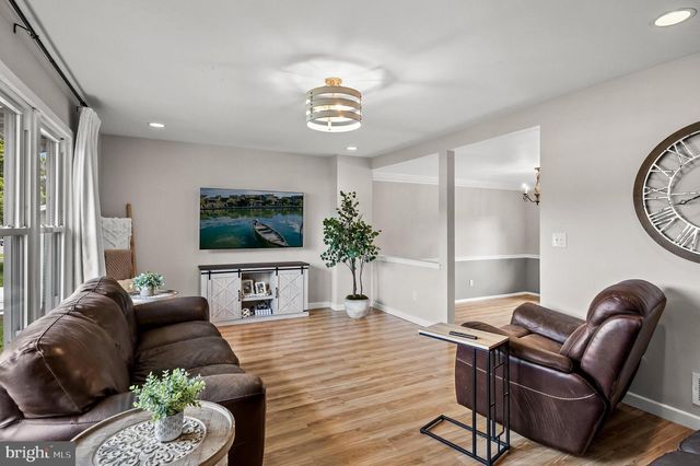 1049 ESTATES BLVD, Hamilton, NJ 08690
