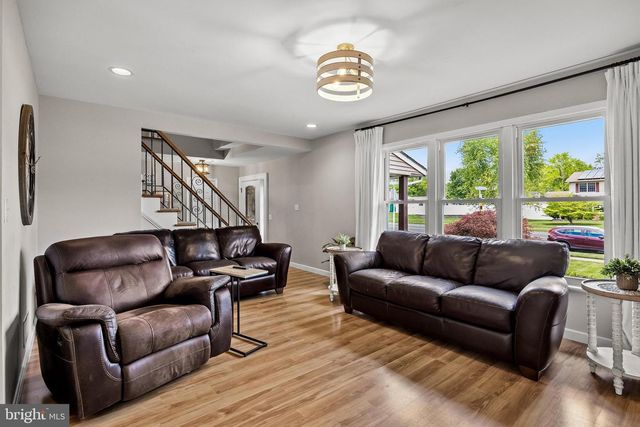 1049 ESTATES BLVD, Hamilton, NJ 08690