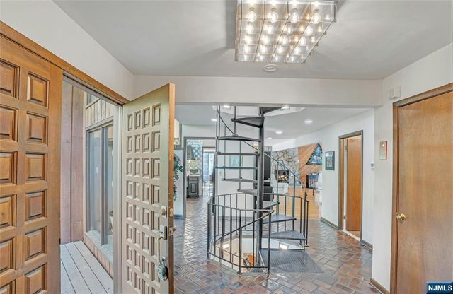 7 Lancaster Court, Ramsey, NJ 07446
