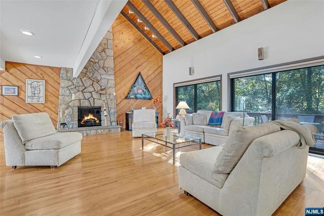 7 Lancaster Court, Ramsey, NJ 07446