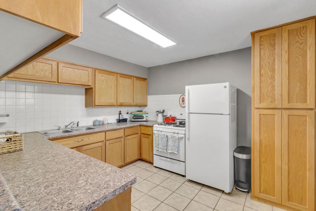 86 Molina Road, Peralta, NM 87042